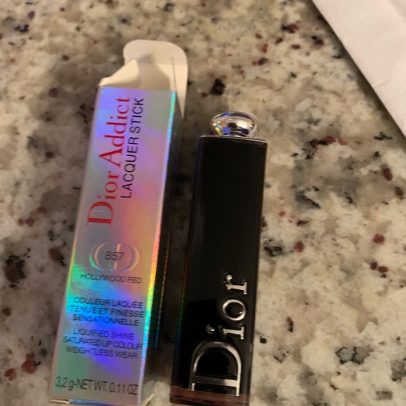 Lipstick - Picture 3 of 4